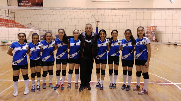 FAZIL AHMET PAŞA ORTAOKULU  VOLEYBOLDA İLÇE BİRİNCİSİ