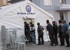 Belediye İftar  Çadırı Kurdu