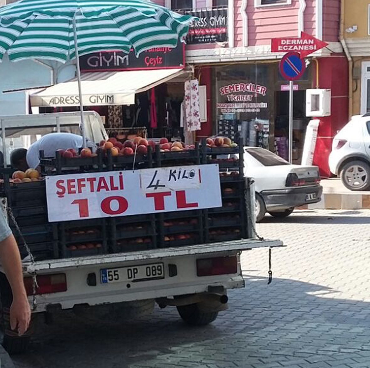 Dışarıdan gelen satıcılara esnaftan tepki