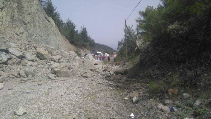 Durağan Yolu yine heyelandan kapandı