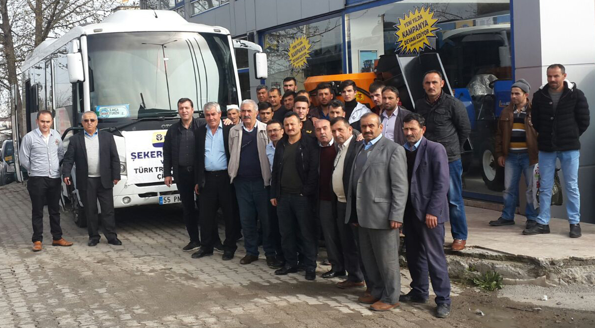 Çiftçiler New Holland fabrikasını gezdi