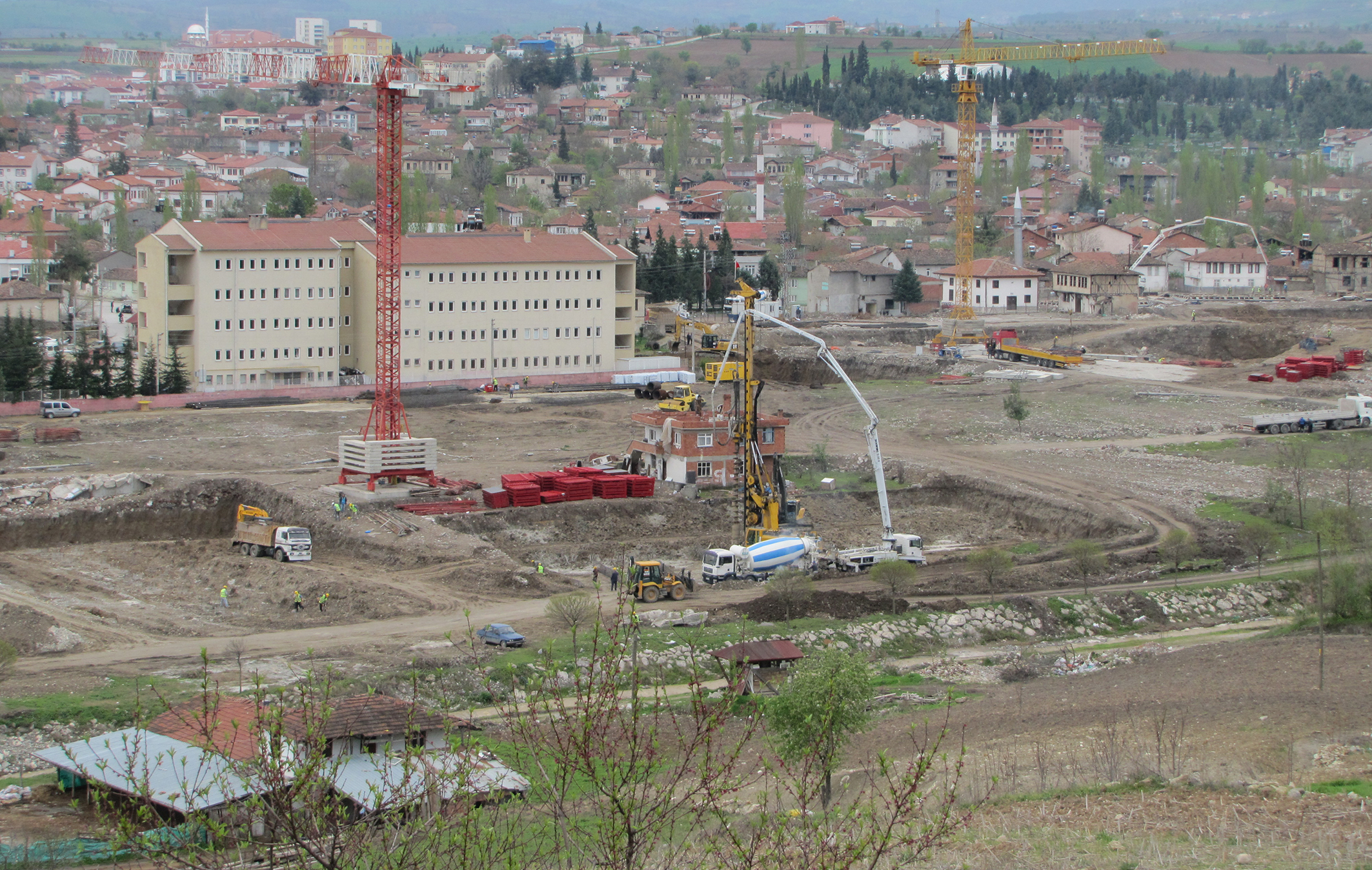 Hafriyat bitti, zemin iyileştirilip inşaat başlayacak.. TOKİ tam gaz..