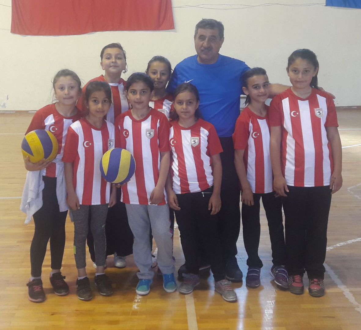 Minikler Voleybolda Zeki Cevher İddialı