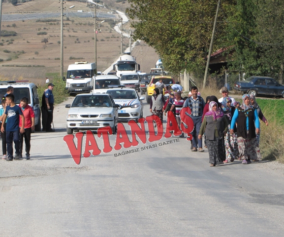 Akören Mahalleliler Yol Eylemi Yaptı