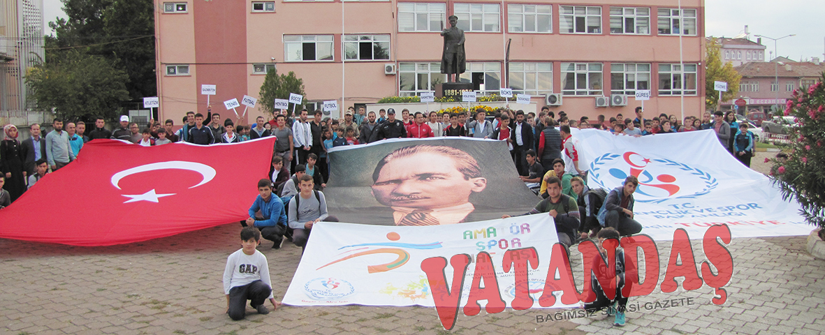 Gençlik Haftası Nedeniyle Yürüyüş Düzenlendi