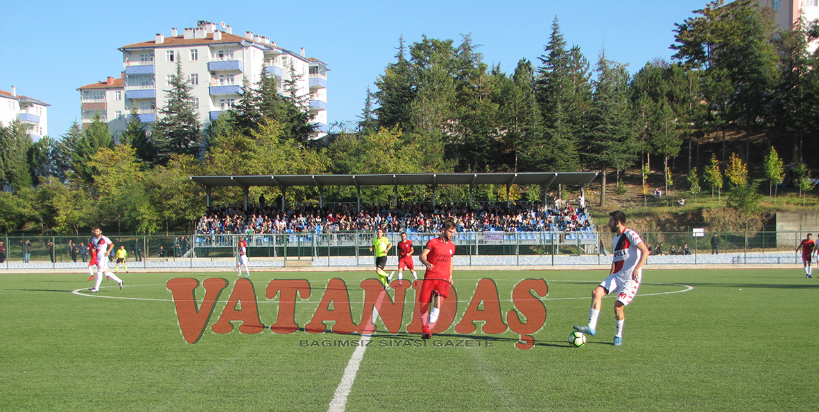 Vezirköprü Belediyespor son dakikada direkten dönen şutla berabere kaldı. Vezirköprü evinde 1 puana razı oldu..