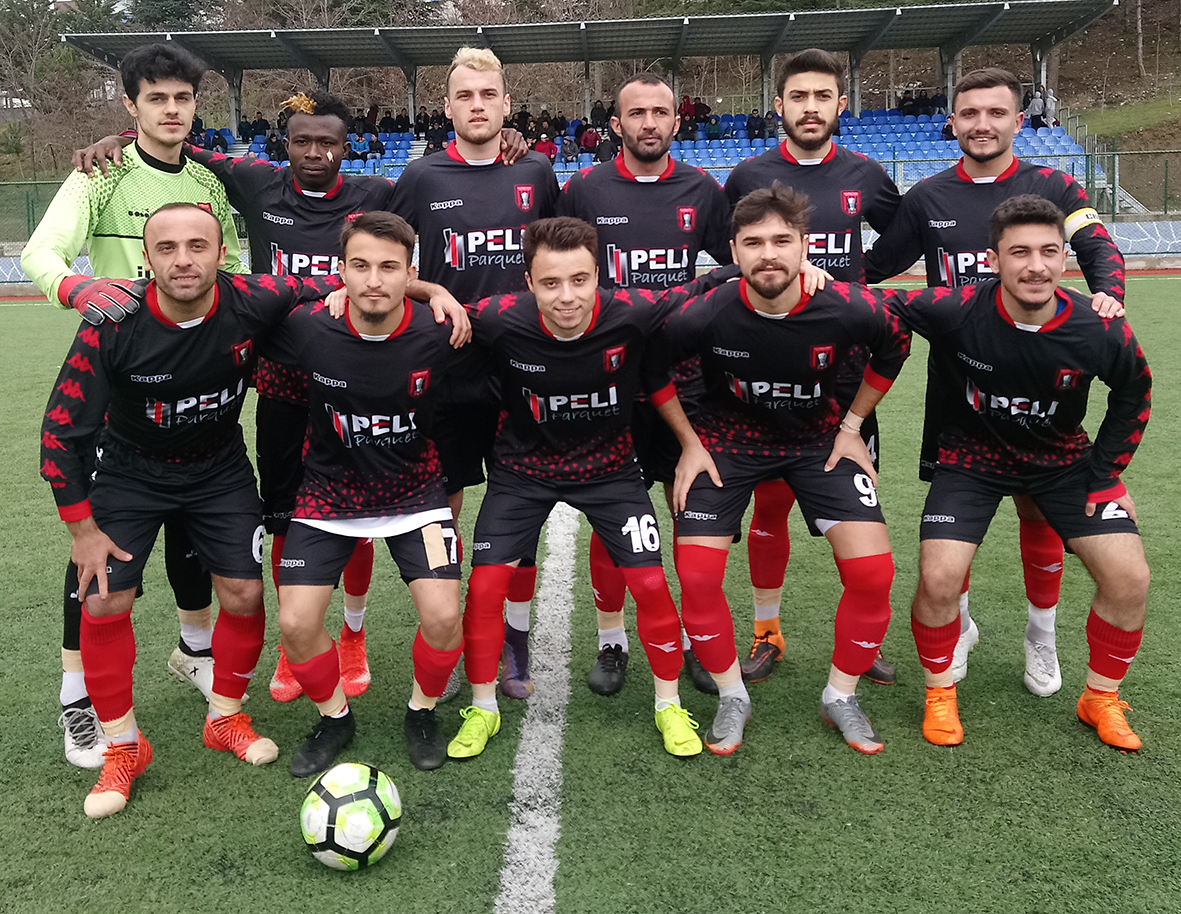 İlk yarıda 2 farklı öne geçen Vezirköprü Belediyespor, 10 kişilik rakibi karşısında deplasmanda 2 puan bıraktı. Deplasmandan 1 puana razı döndük..