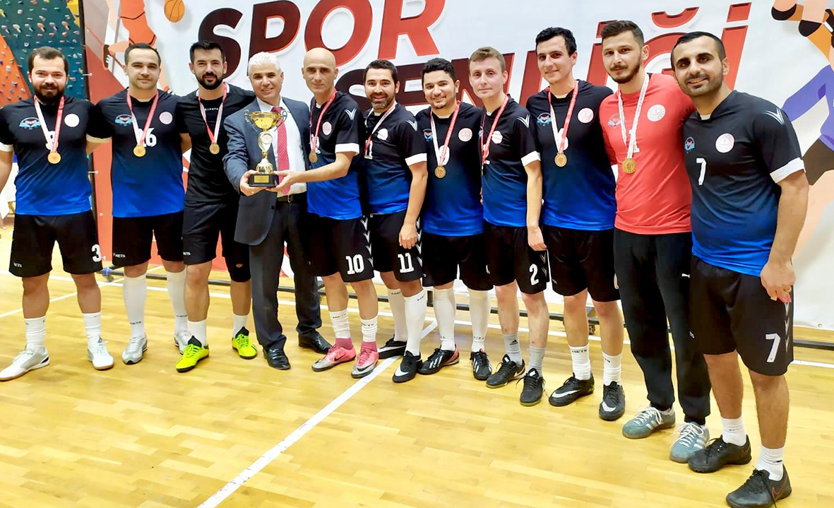 Vezirköprü’ye Futsal’da Kupa