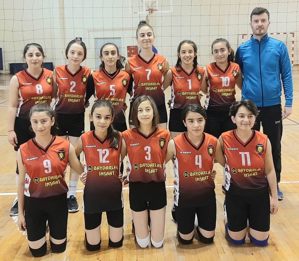 Fazıl Ahmet Paşa Ortaokulu Yıldız Kızlar Voleybol takımı Samsun’dan  Galibiyetle  Döndüler