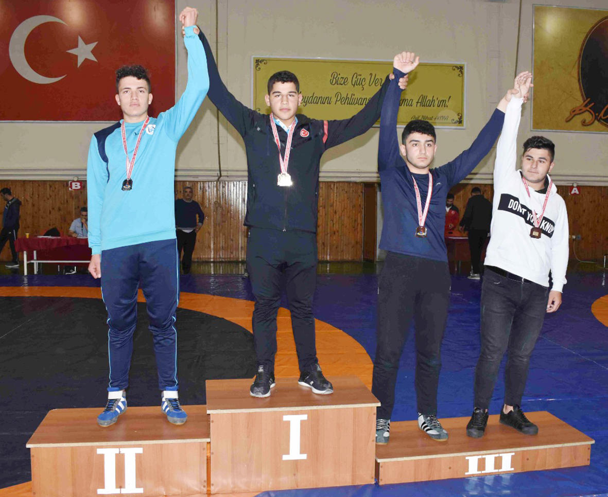 Güreşte İki Türkiye Şampiyonası Vizesi