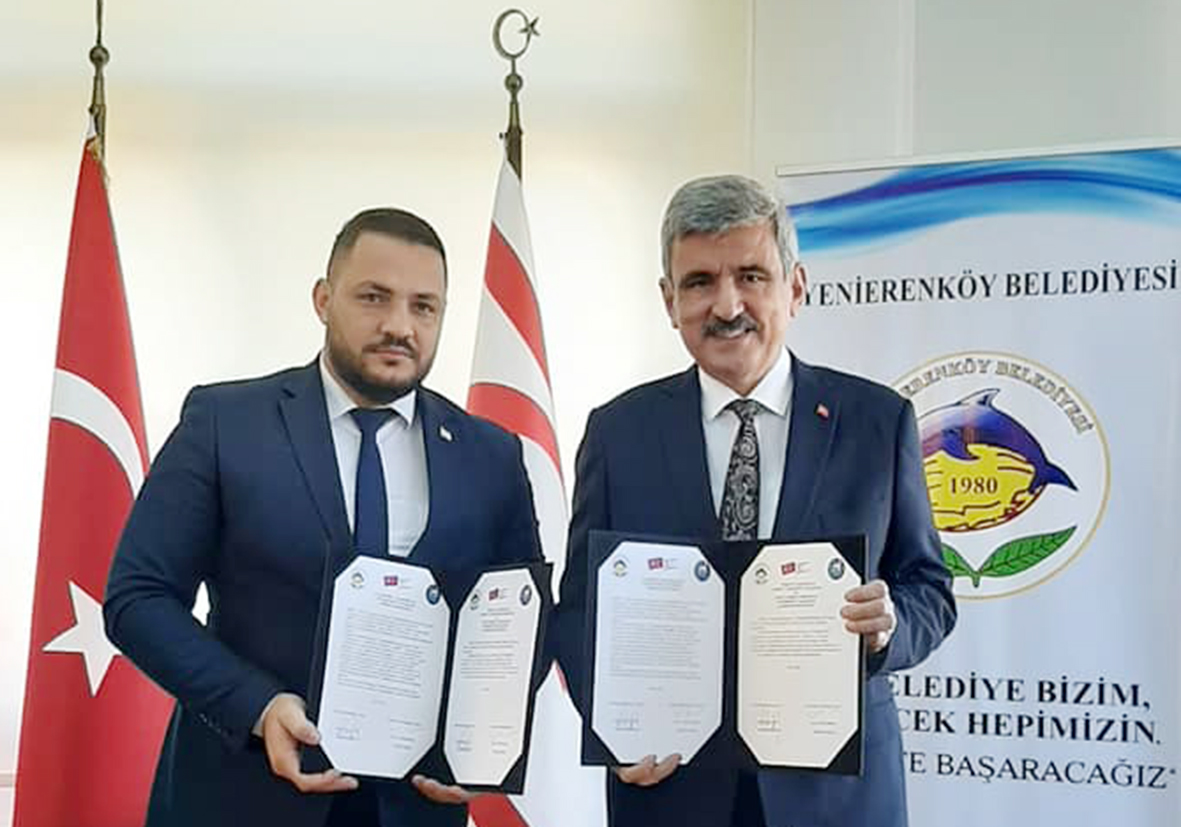 Kaymakam Kudret Kurnaz ve  Belediye Başkanı İbrahim Sadık Edis Kuzey Kıbrıs’ta “Kardeş  Şehir ” Protokolü  İmzalandı