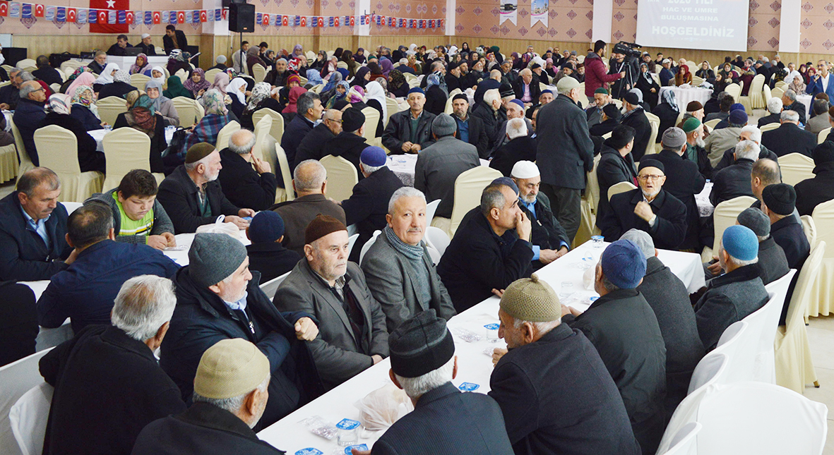 Akça Turizm Hacı ve Umre Adaylarıyla Yemekte Buluştu