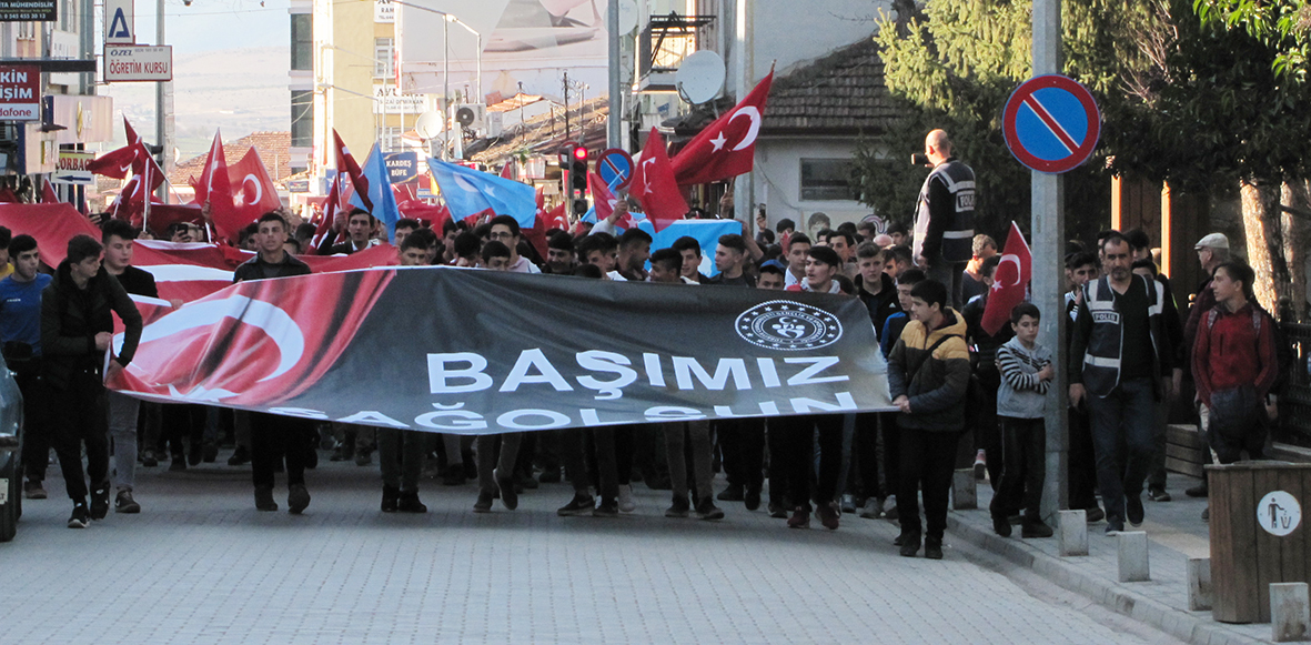 Öğrenciler İdlib Şehitleri İçin Yürüyüş Yaptı