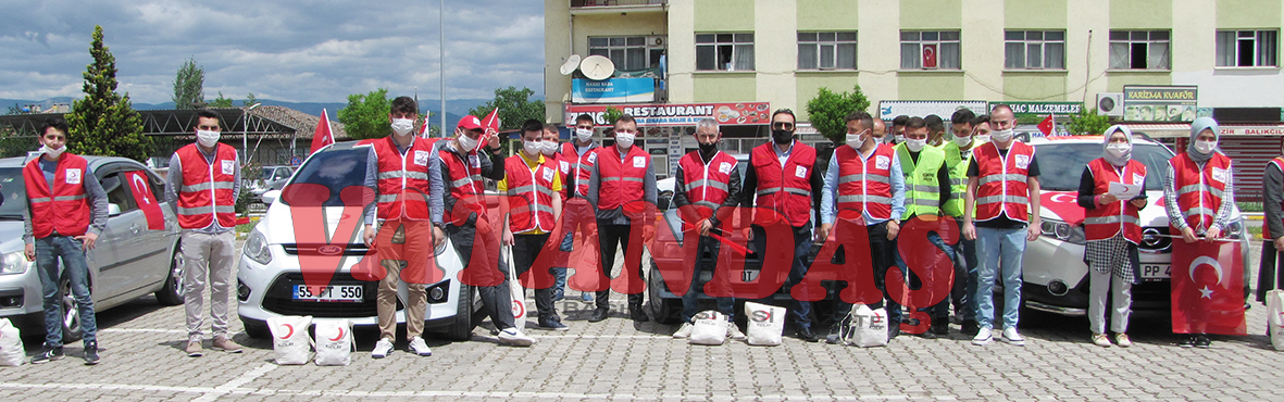 Sokağa çıkamayan çocuklara Bu Bayram Şekerler Kızılay’dan