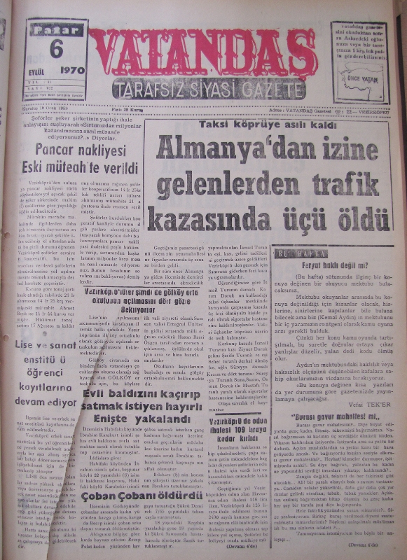 Taksi köprüye asılı kaldı Almanya’dan İzine Gelenlerden Trafik Kazasında Üçü Öldü 6 Eylül 1970 Pazar