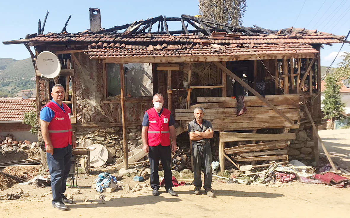 Vezirköprü Kızılay’da  Yardımlar Sürüyor