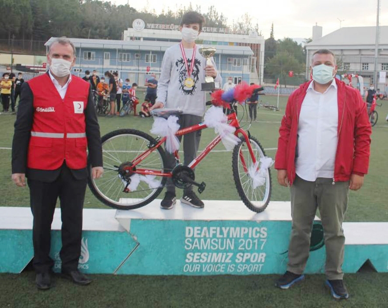 29 Ekim Cumhuriyet Bayramı kapsamında düzenlene Bisiklet Yarışı’nda Ödüller Sahiplerini Buldu