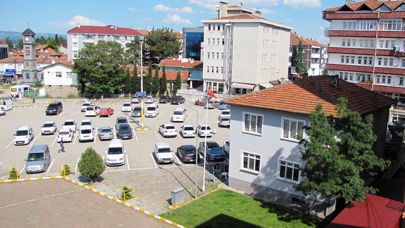 Cumhuriyet Meydanına yapılması planlanan katlı otopark ve meydan düzenlemesi çalışmasında Türkiye Diyanet Vakfı ile  Vezirköprü Belediyesi  anlaşacak mı?