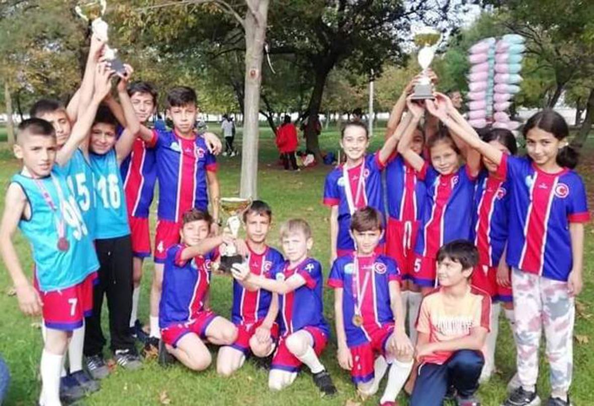 Firdevs Yılmaz Ortaokulu’ndan 29 Ekim Koşusunda Büyük Başarı
