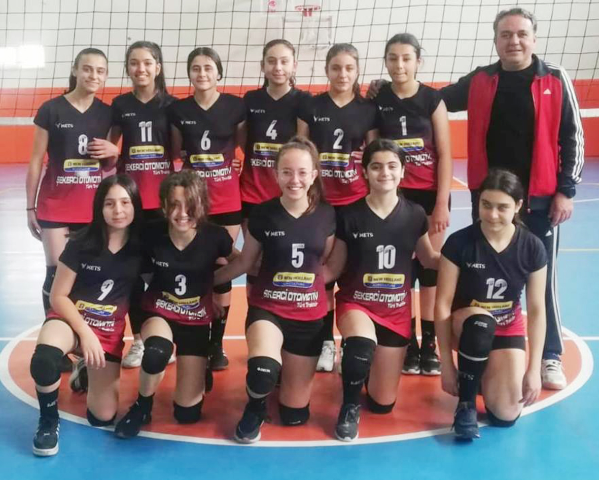 Kendi imkanlarıyla gittiler, 16 İlçeyi yenerek finali Vezirköprü’de yaptılar Voleybolda Kızlardan Vezirköprü Rüzgârı