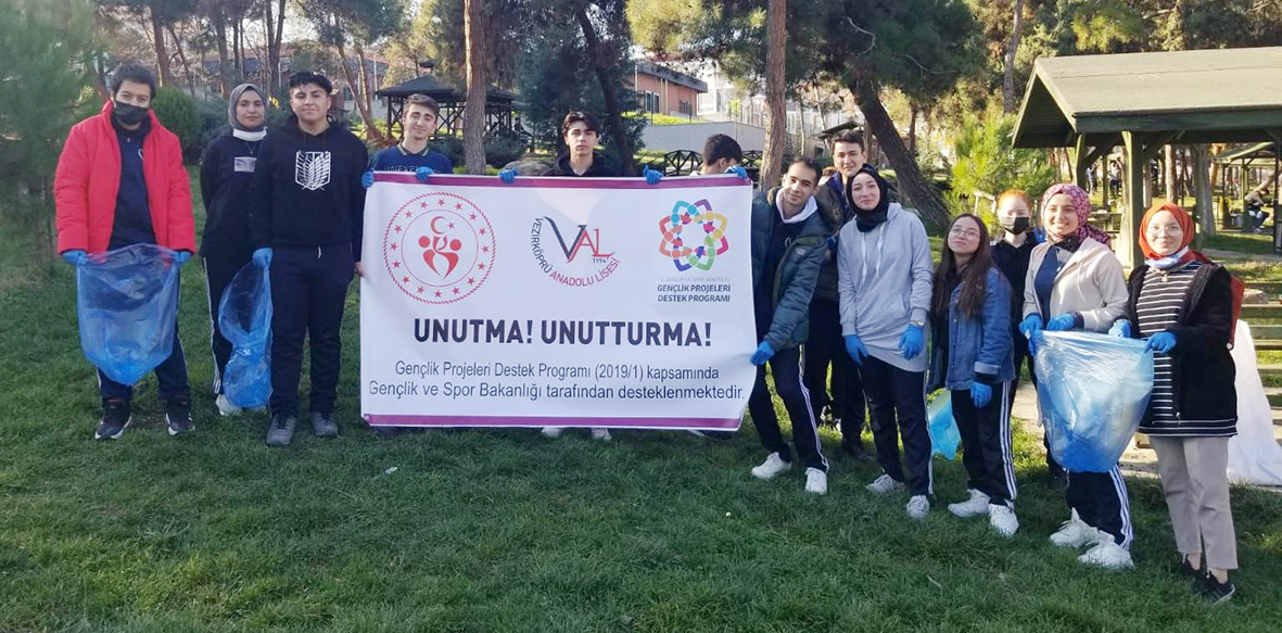 Vezirköprü Anadolu Lisesi öğrencilerinden Örnek Davranış