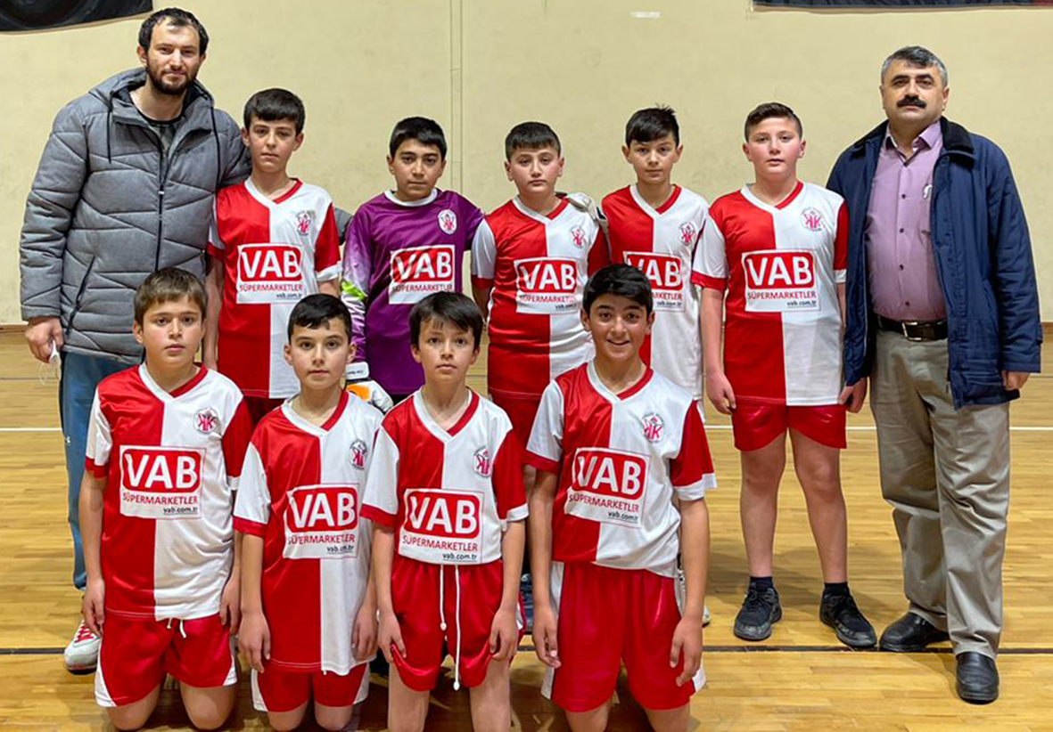 Karkucak’ta  bir başarı daha… Futsal İlçe Şampiyonu Oldular