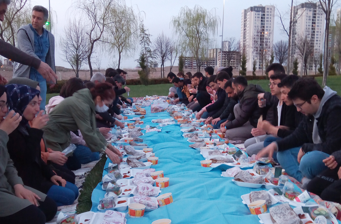 Ankara &  Vezirköprü  Platformu’ndan Ankara’daki Vezirköprülü  Üniversite Öğrencilerine İftar Yemeği