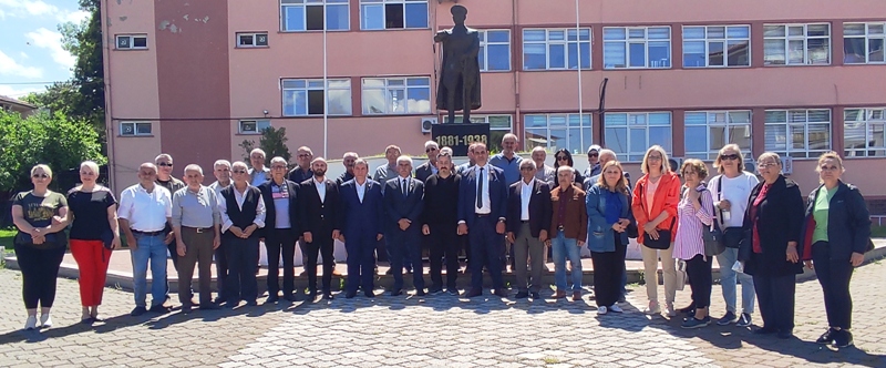 Beş Parti İlçe Başkanından Atatürk Anıtı Önünde Ortak Basın Açıklaması