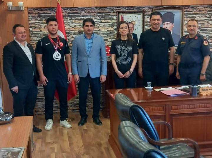 Kaymakam Halid Yıldız Şampiyon Demir’i Ödüllendirdi