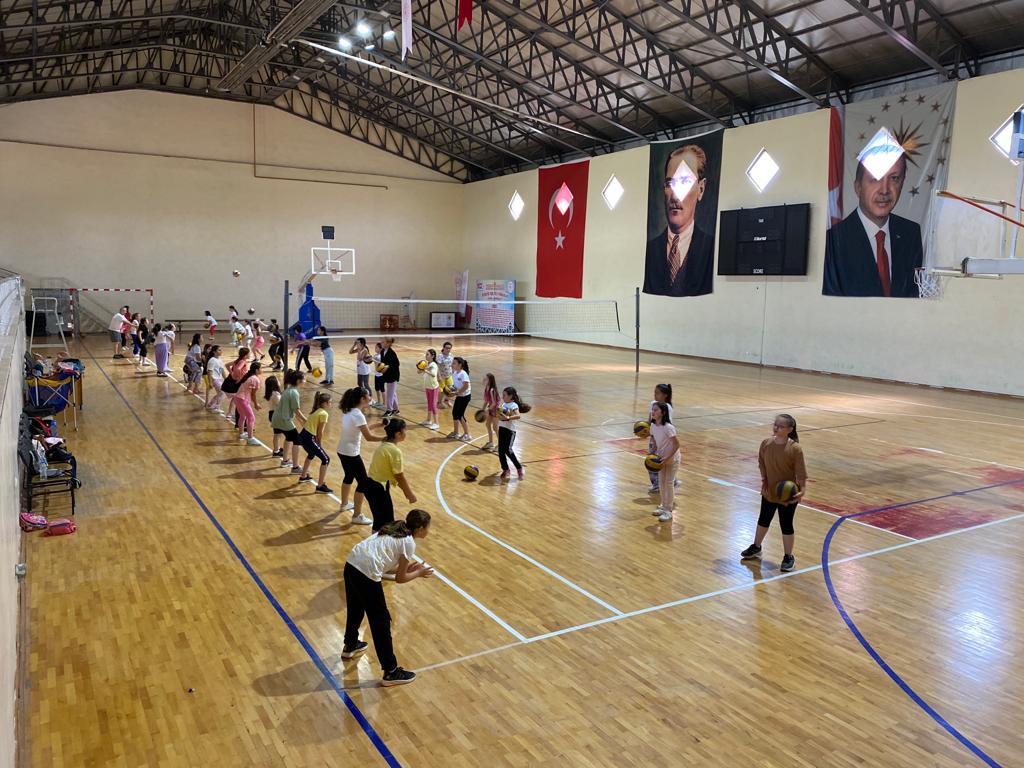 Vezirköprü Gençlik ve Spor İlçe Müdürlüğü’nde Spor Okulları Devam Ediyor