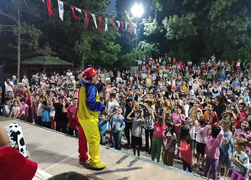 Çocuk Oyunları Yaz Festivali büyük ilgi gördü..