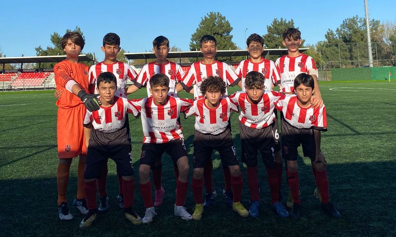 U-14 yine ezdi geçti