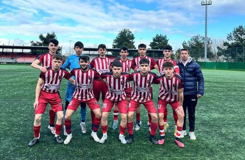 U-18 Play-off’a kaldı