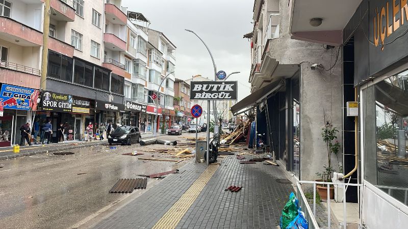 Vezirköprü’de Fırtına etkili oldu..