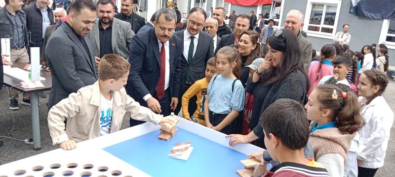 ‘TÜBİTAK 4006 Bilim Fuarı’ açıldı