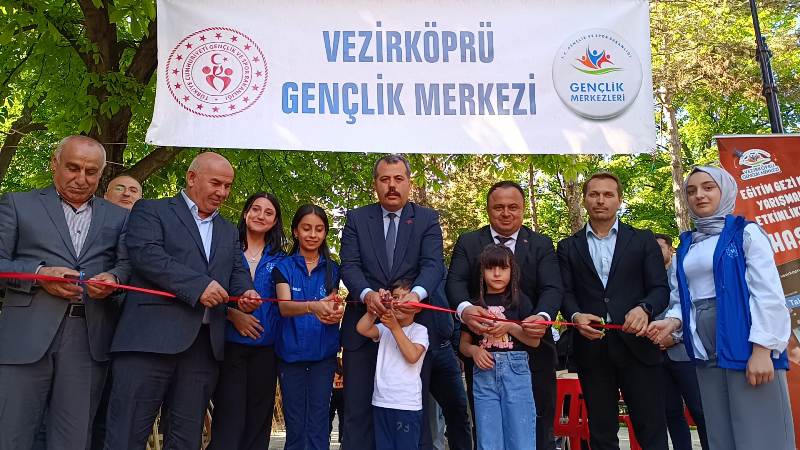 El sanatları sergisi yoğun ilgi gördü..