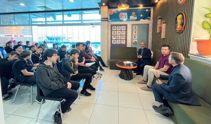 Gençlik Merkezinde “TÜBİTAK Projeleri ve Bilim” Söyleşisi