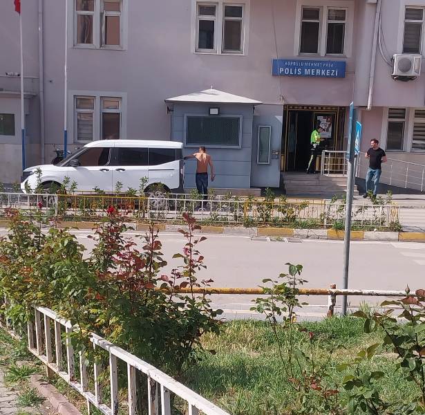 Polis, zar zor ikna etti