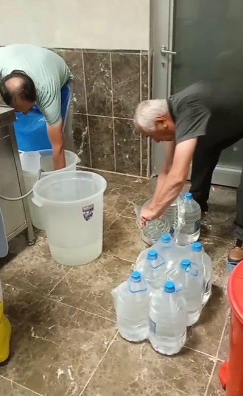 Hastane morgunda taşıma suyla cenaze yıkandı..