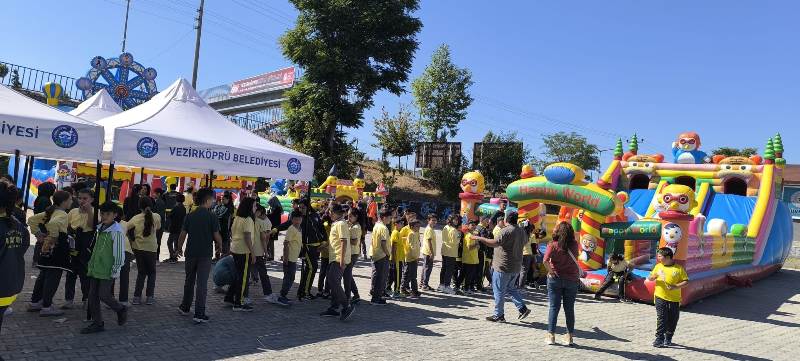 Kitap Fuarı yoğun ilgiyle devam ediyor