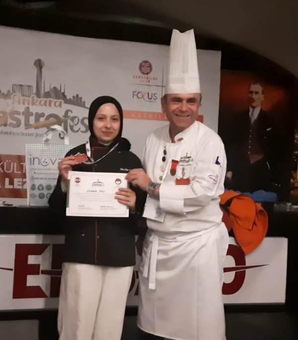 Vezirköprülü Nisanur Taşlı Gümüş Madalya Kazandı