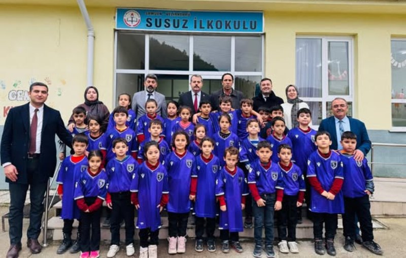 Susuz İlkokulu’na 35 Samsunspor forması