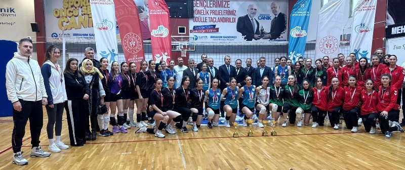 KMPAL Voleybolda Rakip Tanımadı..
