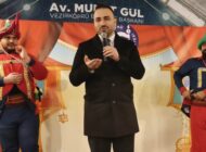 Çocuklar, Hacivat-Karagöz  ile eğlendi