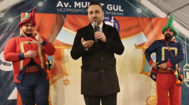 Çocuklar, Hacivat-Karagöz  ile eğlendi