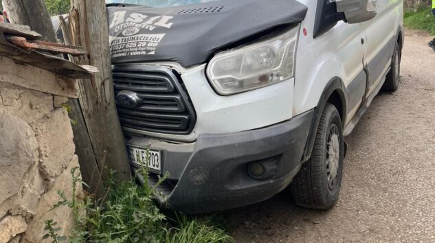 Öğrenci servisi kaza yaptı: 13 Yaralı