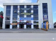 Elektrik kesildi, asansörde mahsur kaldılar