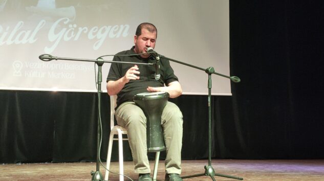 Görme Engelli Sanatçı Bilal Göregen’den mini konser