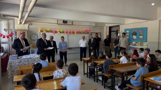 Vezirköprü’de 16 bin öğrenci karne heyecanı yaşadı