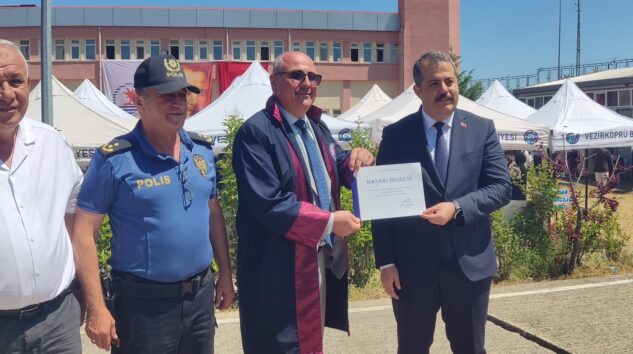 Eğitimin yaşı yok: 56 yaşında diploma aldı
